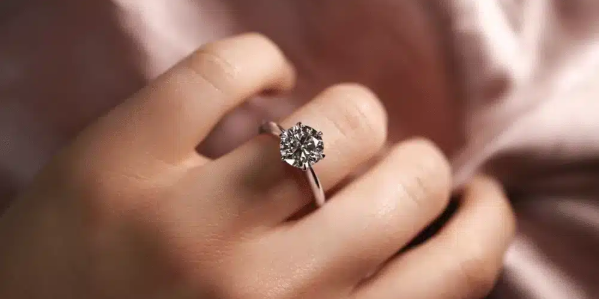 The Ultimate Guide to 2-Carat Diamond Rings