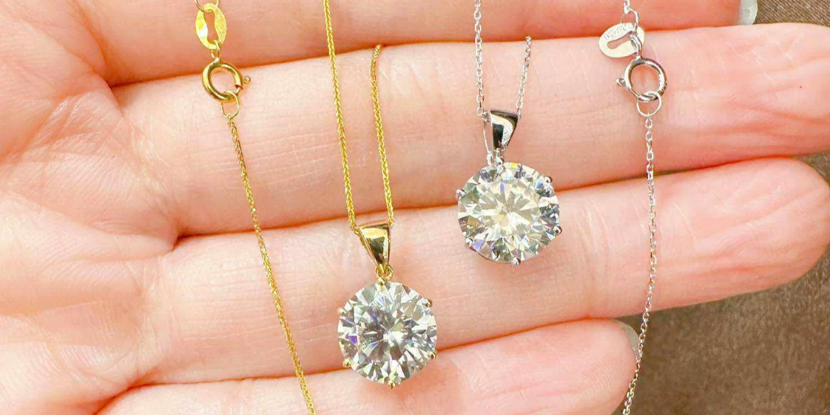 Brilliance Meets Value: Why Moissanite is Winning Hearts