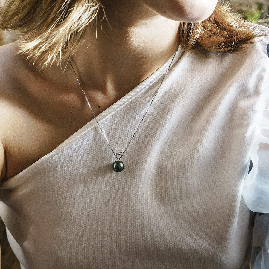 18K Gold Natural Black Pearl Pendant Necklace 10-11Mm Genuine Tahitian Cultured round Pearls Heart Shape Pendant for Women with 18